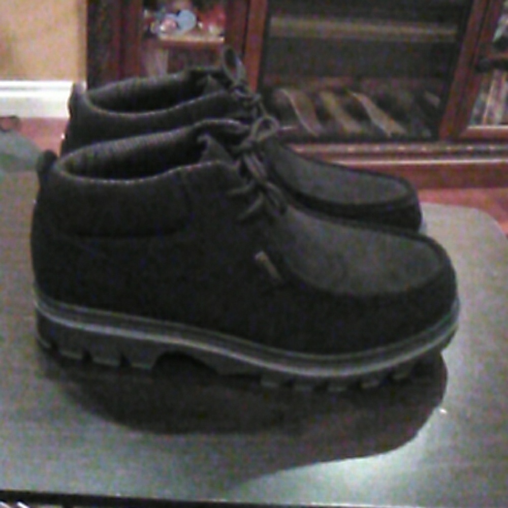 Shoes - Picture 2 of 7